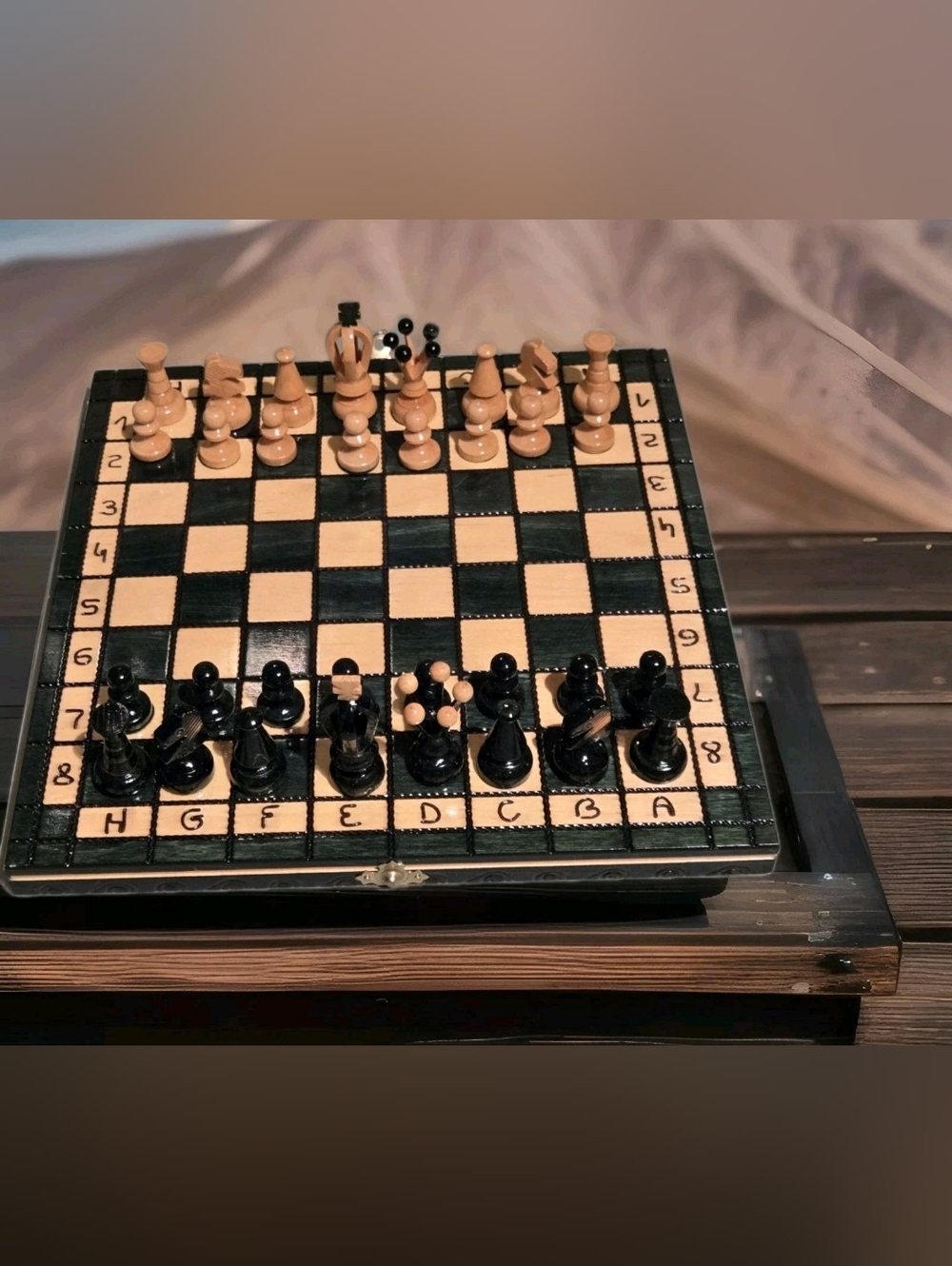 12" Wood Chess Set Green & Cream lacquered Sakk King